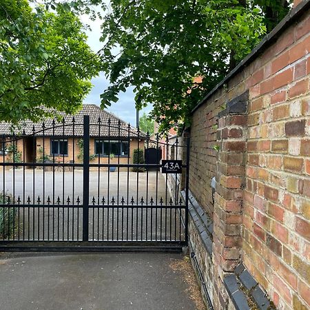 Spalding - Self Contained Studio Double - An Extra Single Bed Can Be Provided Exterior photo